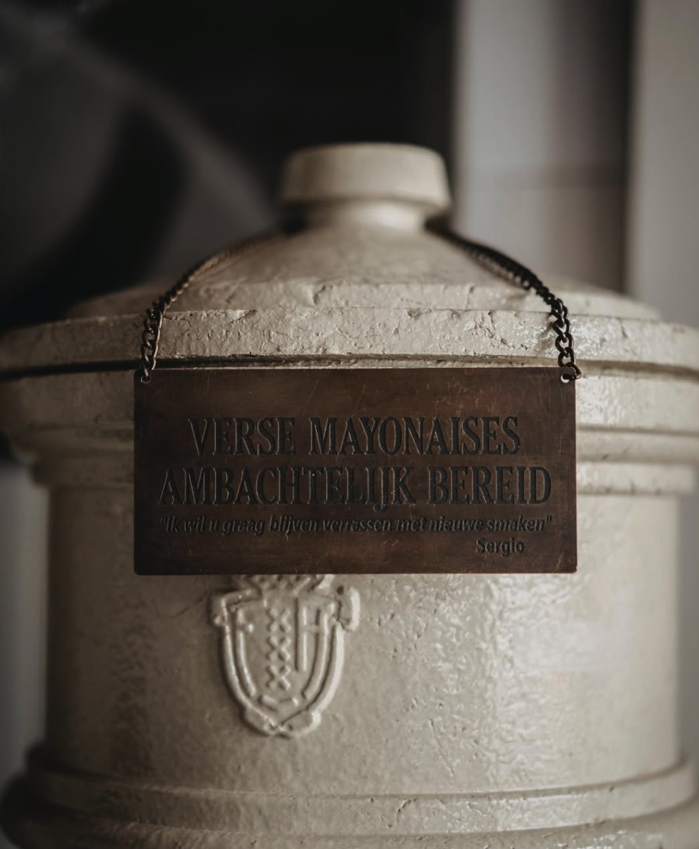 Bordje 'Verse mayonaises ambachtelijk bereid'