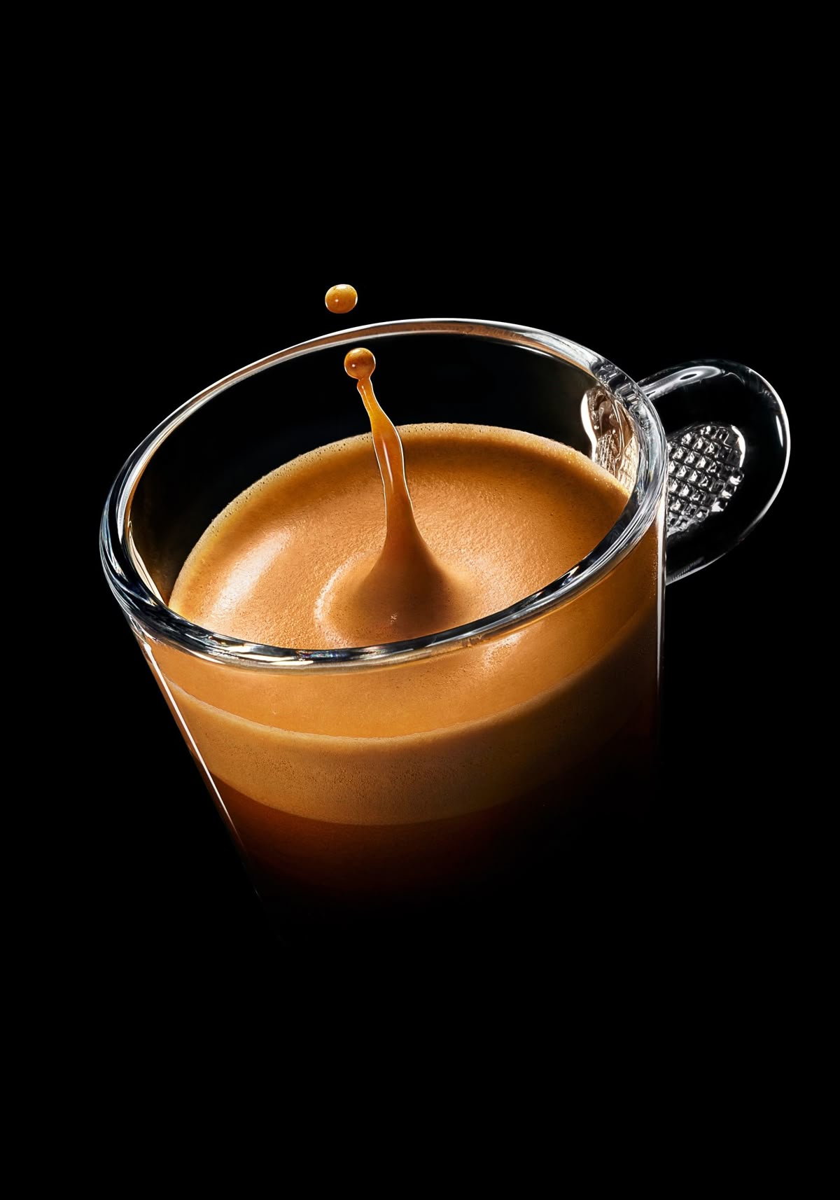 Espresso met rijke crema in glazen kopje