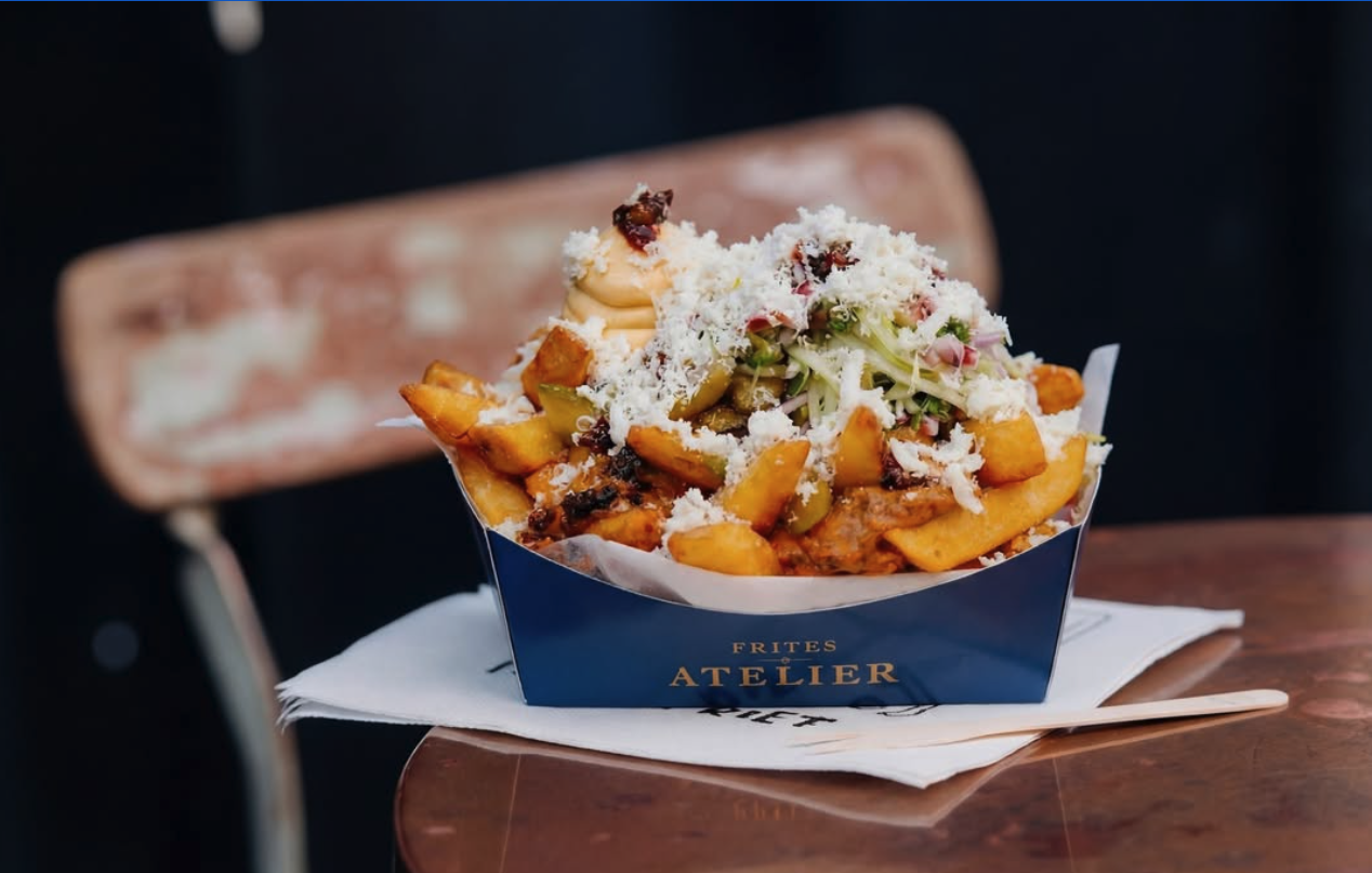 Loaded frieten met toppings in Frites Atelier verpakking