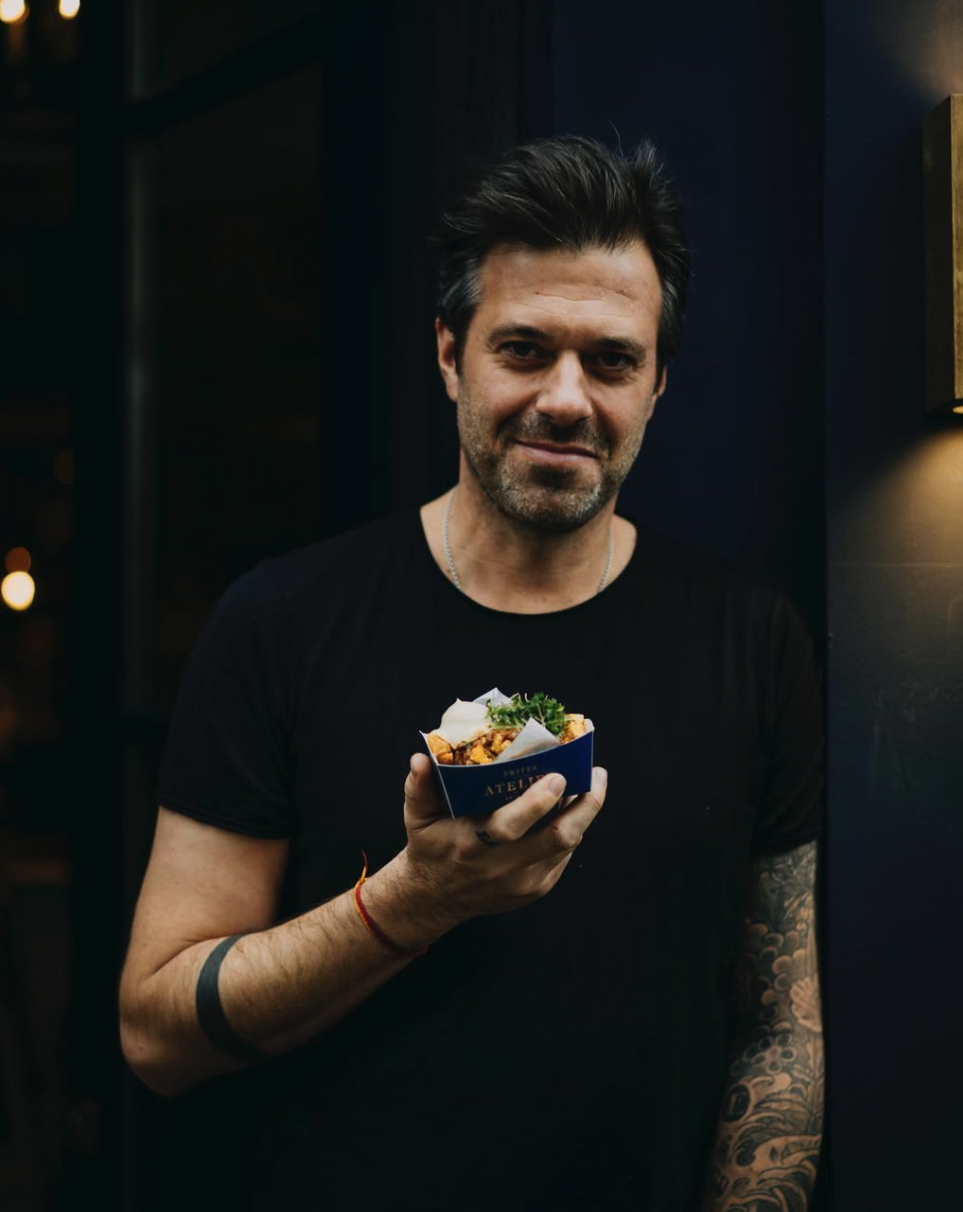 Chef met een portie Frites Atelier frieten